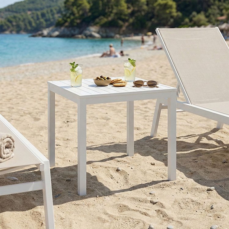 Τραπεζάκι παραλίας Kliton pakoworld αλουμίνιο σε λευκή απόχρωση 45x45x41εκ 288-000023