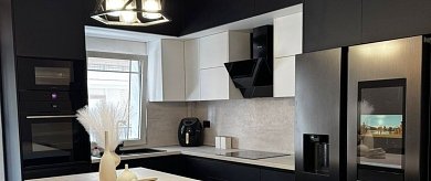 Ποιος εξοπλίζει τις custom κουζίνες του Aggelou Woodworks;